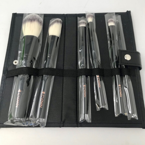 Crown Other - Crown 6 Piece Brush Set in Black Case New